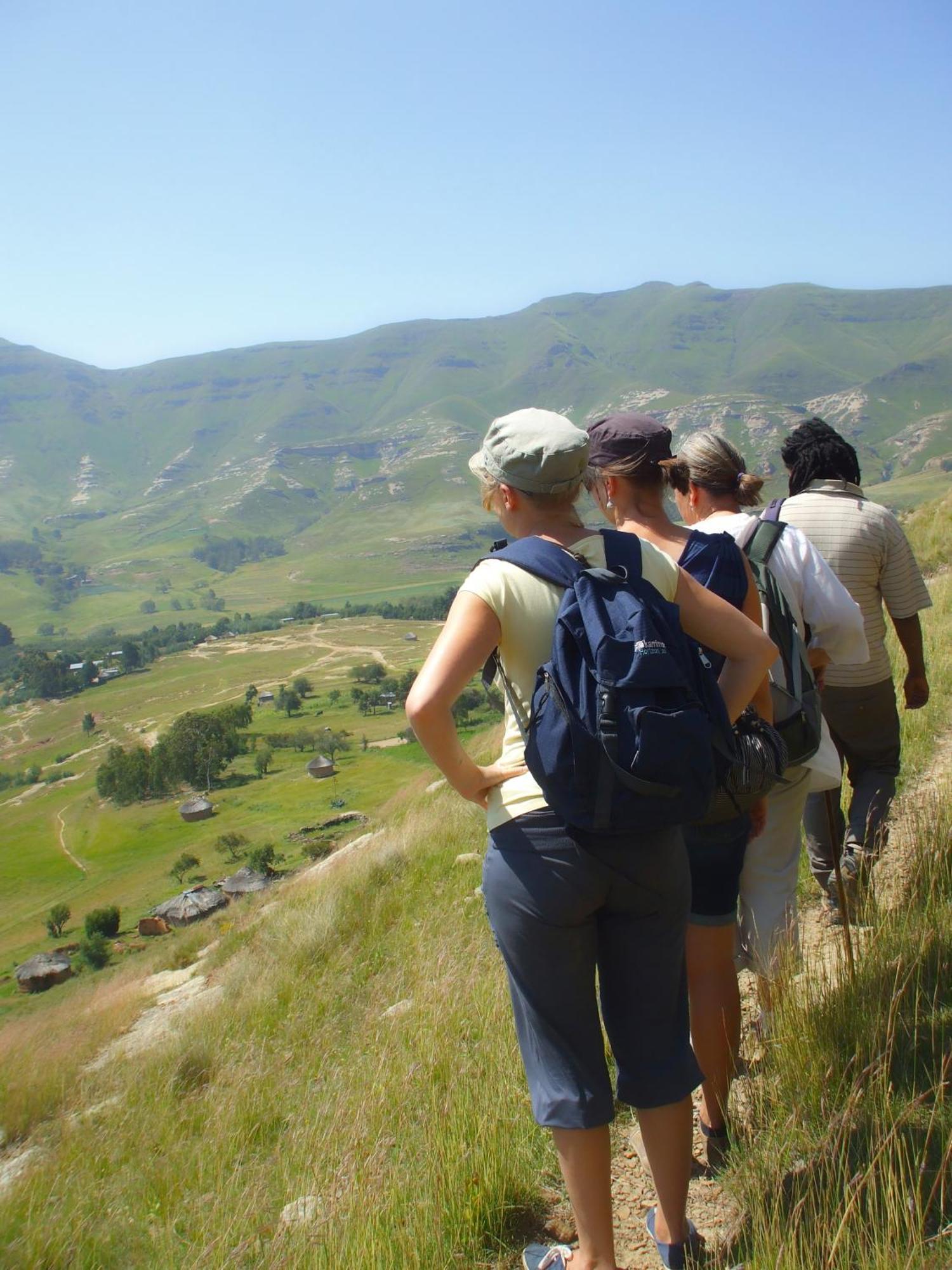 بيت شباب Karma Backpackers Kestell المظهر الخارجي الصورة